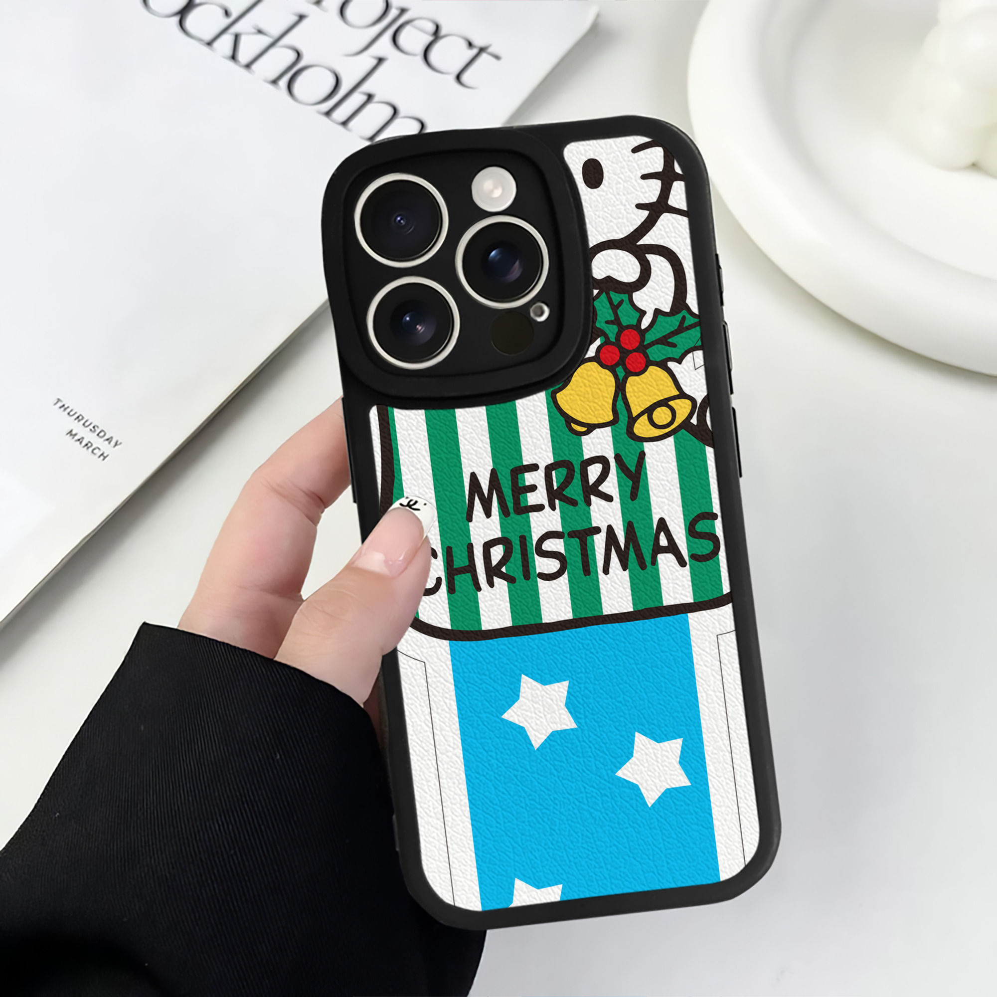 （画像用） Hello Kitty ハローキティ 【iPhone 16シリーズ対応】シリコンスマホケース（レザー調） 材質：シリコン